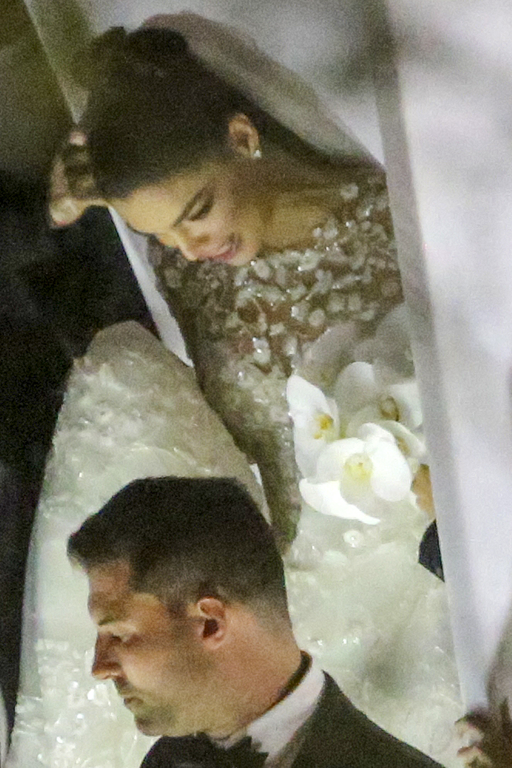 Así fue el vestido de novia que Nadia Ferreira usó en su boda con Marc  Anthony: detalles y fotos | Univision Famosos | Univision, image size:2002x3000
