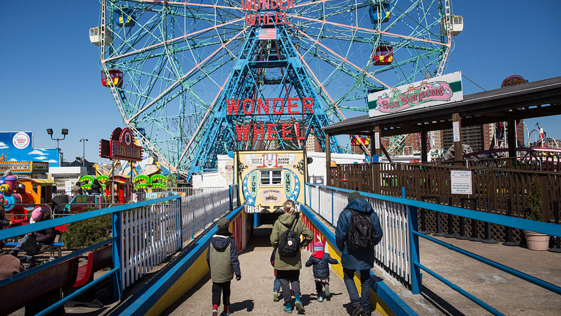 Cuáles son los requisitos para entrar al parque de diversiones Luna