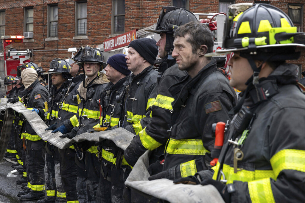 Nueva York: 5 bomberos terminan heridos por incendio en edificio comercial de Williamsburg | Univision Nueva York WXTV | Univision