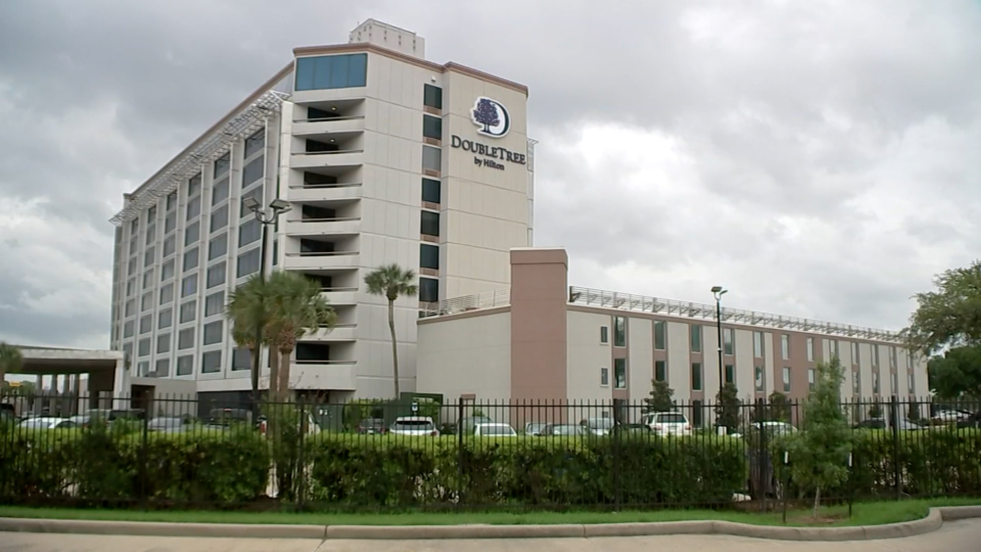 Una niña muere succionada por la tubería de una piscina en un hotel de  Houston
