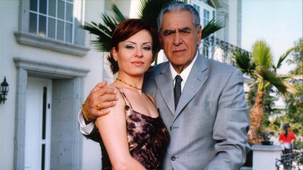 Nina Mersedes va Mia