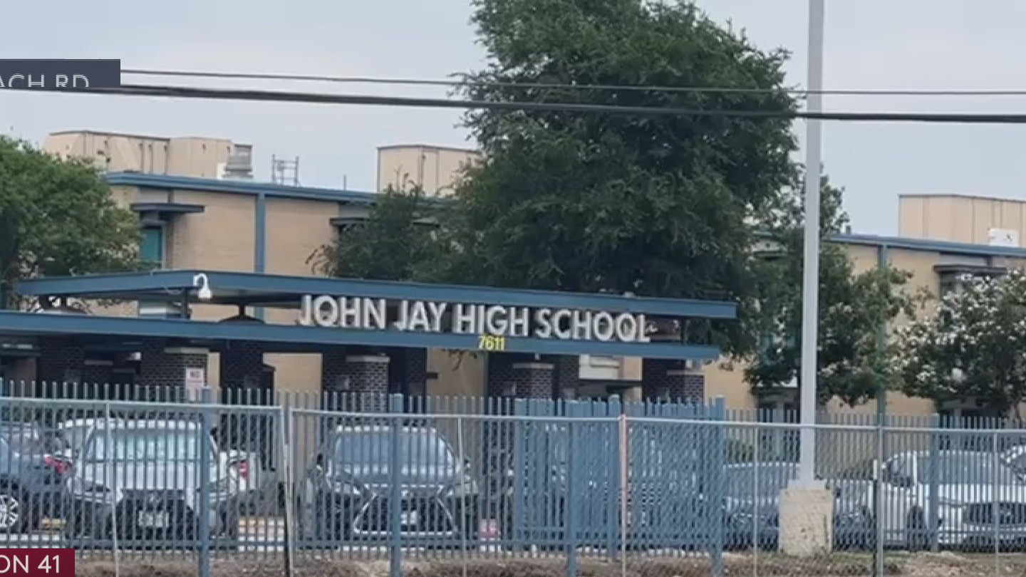 Discusión entre estudiantes de John Jay High School termina en