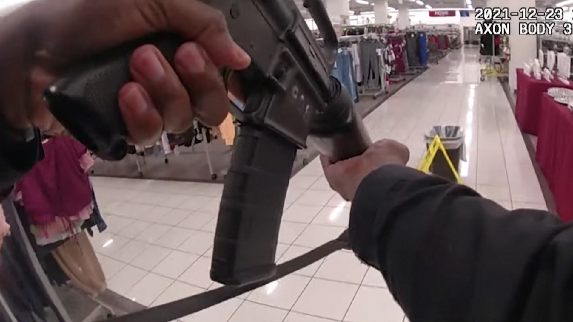 Foto De Valentina Desangrada En El Suelo Policía de Los Ángeles publica videos del tiroteo en el que murió la  adolescente hispana Valentina Orellana-Peralta por una bala de la policía |  Noticias Univision Estados Unidos | Univision