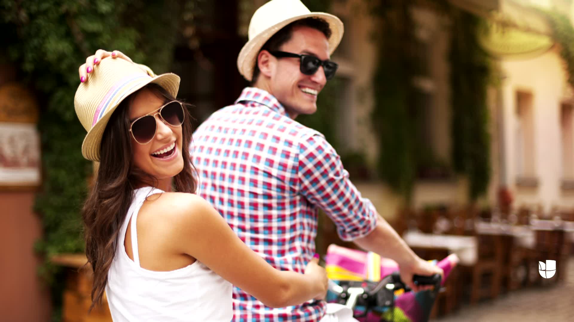 Влюблённые. Он хорош и подойдет. Картинка если мужчина хоч. Мужчина должен должен. Мужчина должен цитаты.