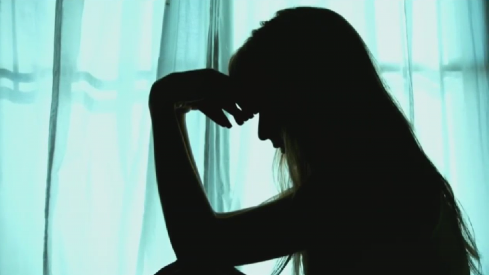 Conoce cuáles son las señales de alerta y cómo ayudar a alguien que