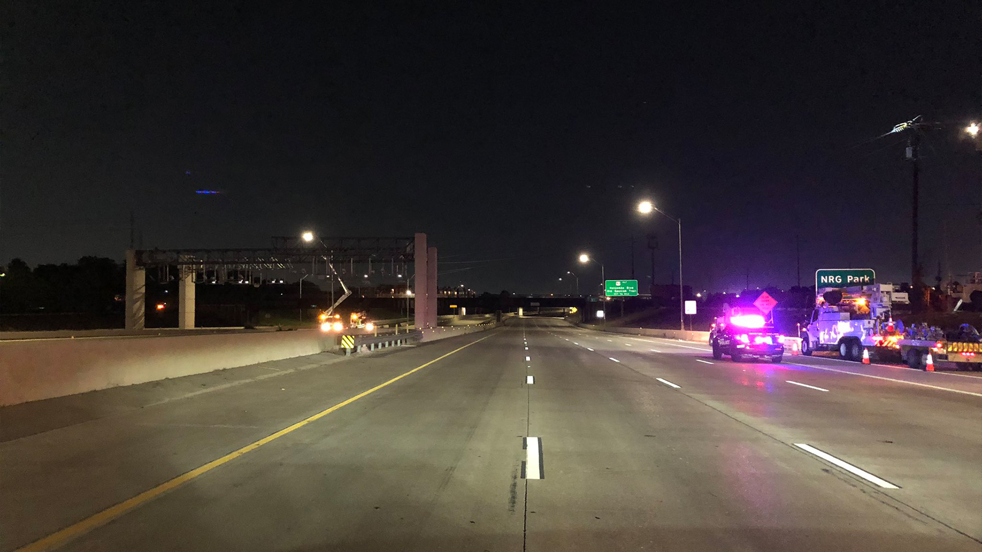Reportan cierre total de la autopista 288 cerca de MacGregor tras problema eléctrico en Houston
