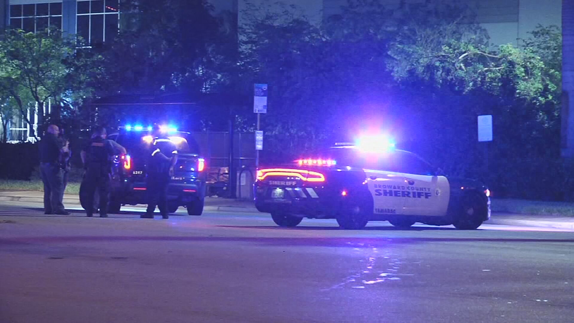 Tiroteo Mortal 2 Personas Mueren En Tiroteo En Pompano Beach Que Involucra Oficiales De Policía 9455