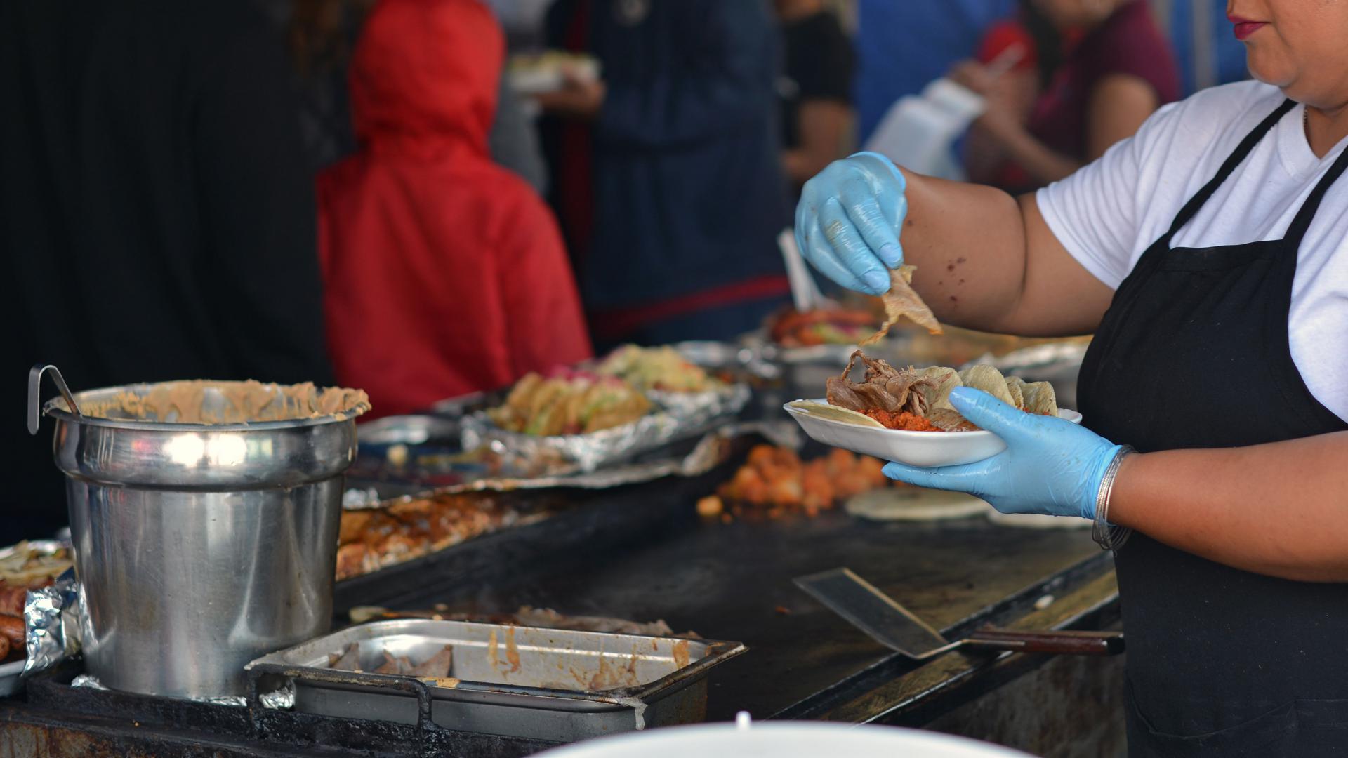 Things to know about the law for street vendors in California Shows Al Punto California Live