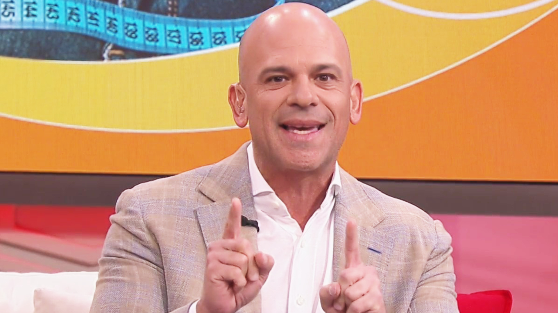 Dr. Juan lanza su nuevo libro 'Santo Remedio Entalla' con consejos para