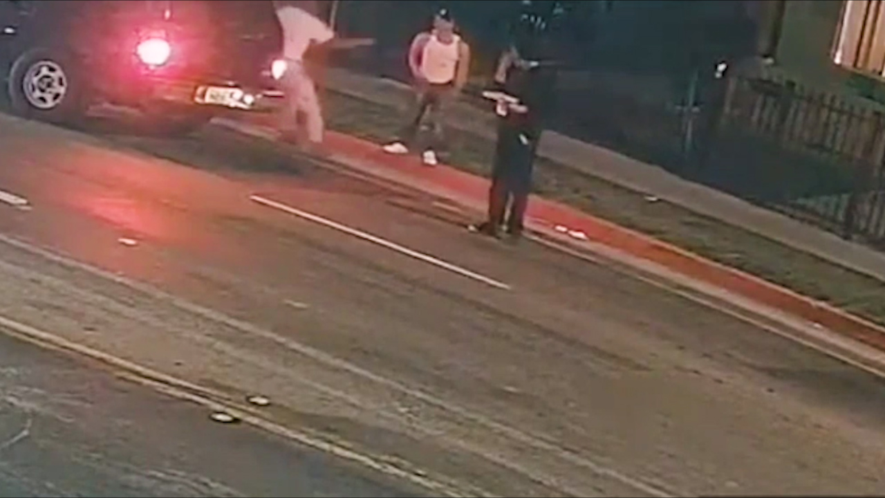 Video shows local man getting shot pointblank in front of his house Univision News Univision