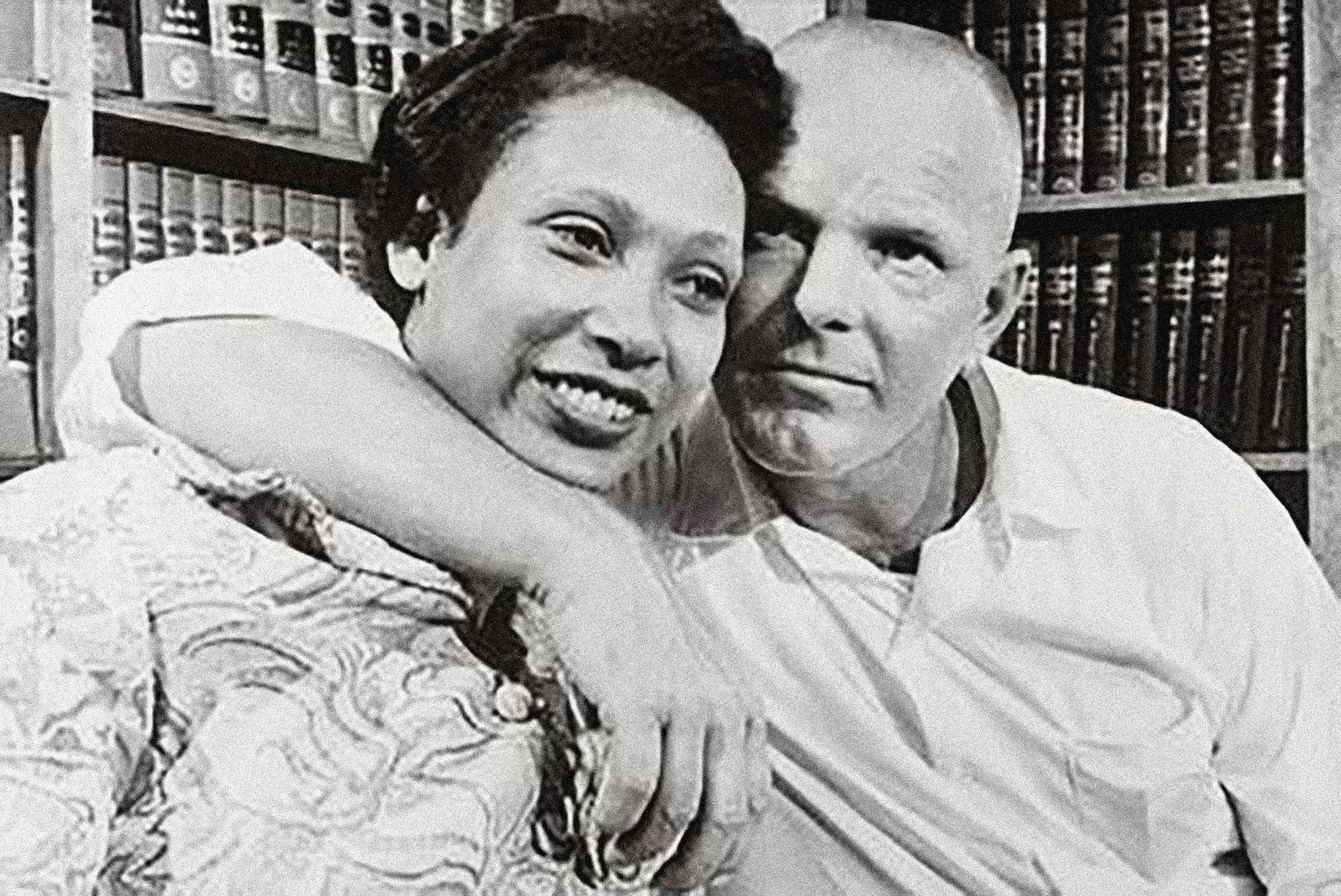 Matrimonios interraciales antes eran delito, 50 años después son una tendencia en aumento | Noticias Univision | Univision