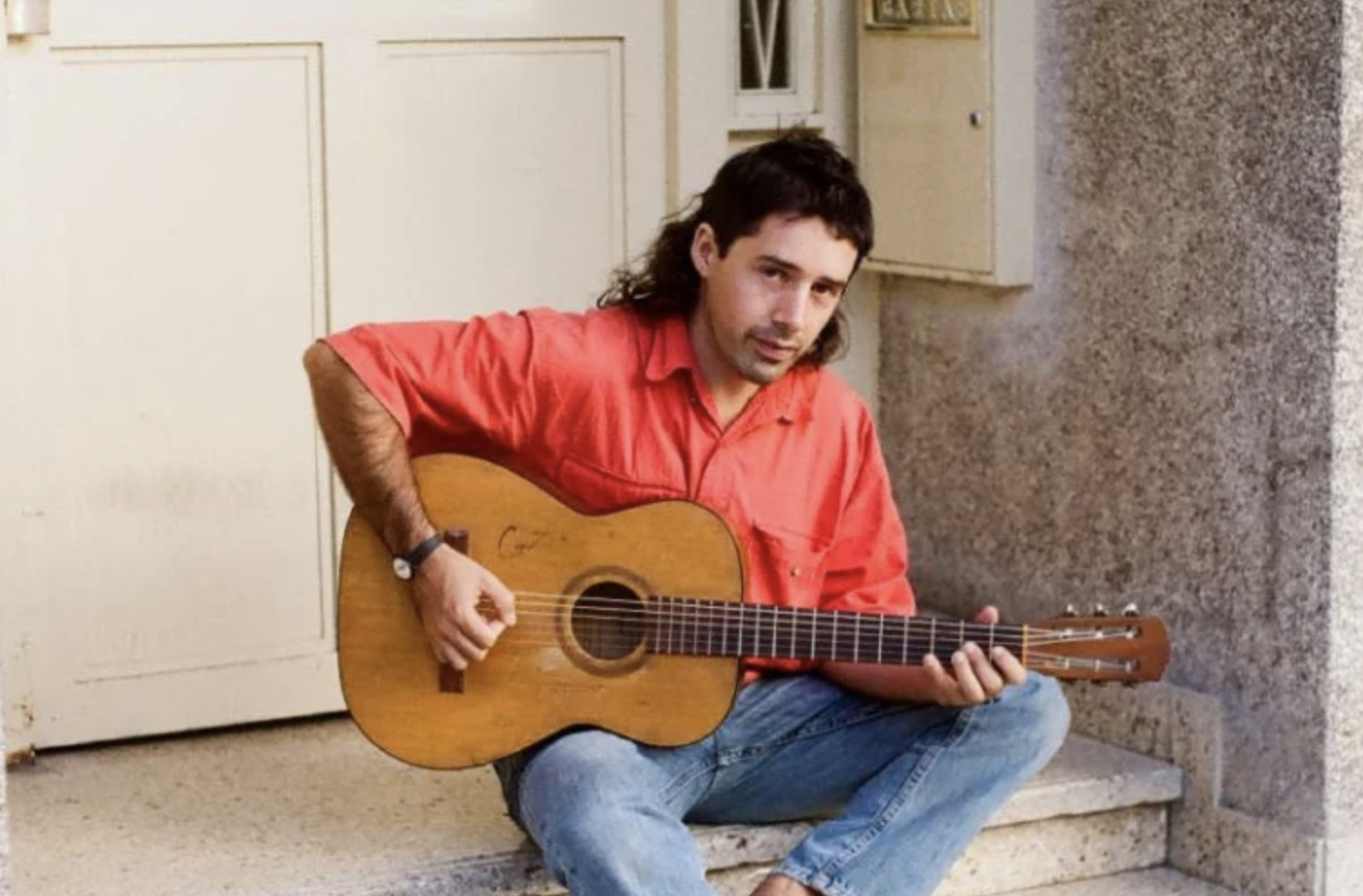 Conoce a Juan Wauters, el artista de Queens que hace vibrar el sonido