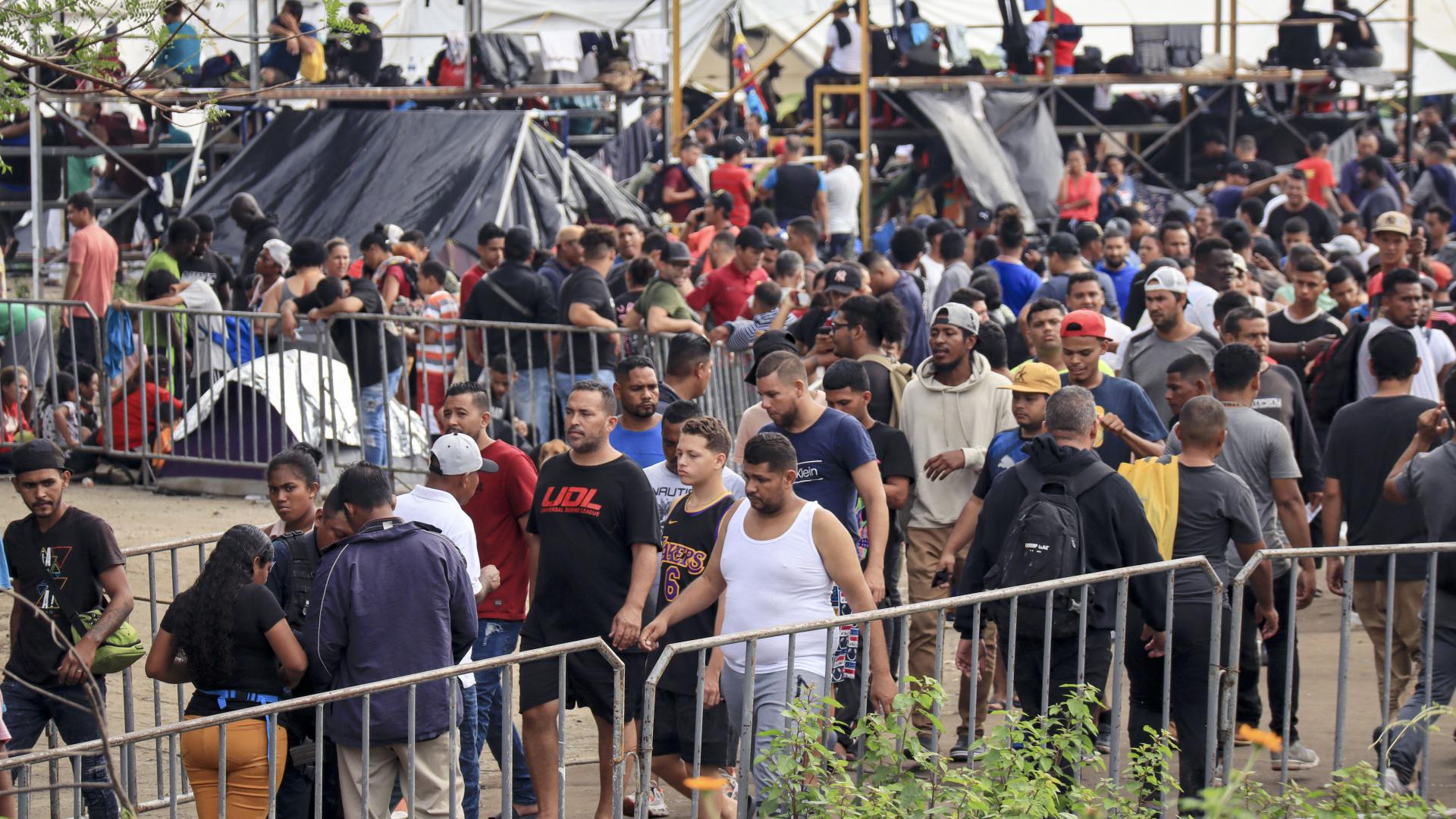 Llegada de migrantes a la frontera entre EEUU y México toca niveles  históricos | N+ Univision Inmigración | Univision