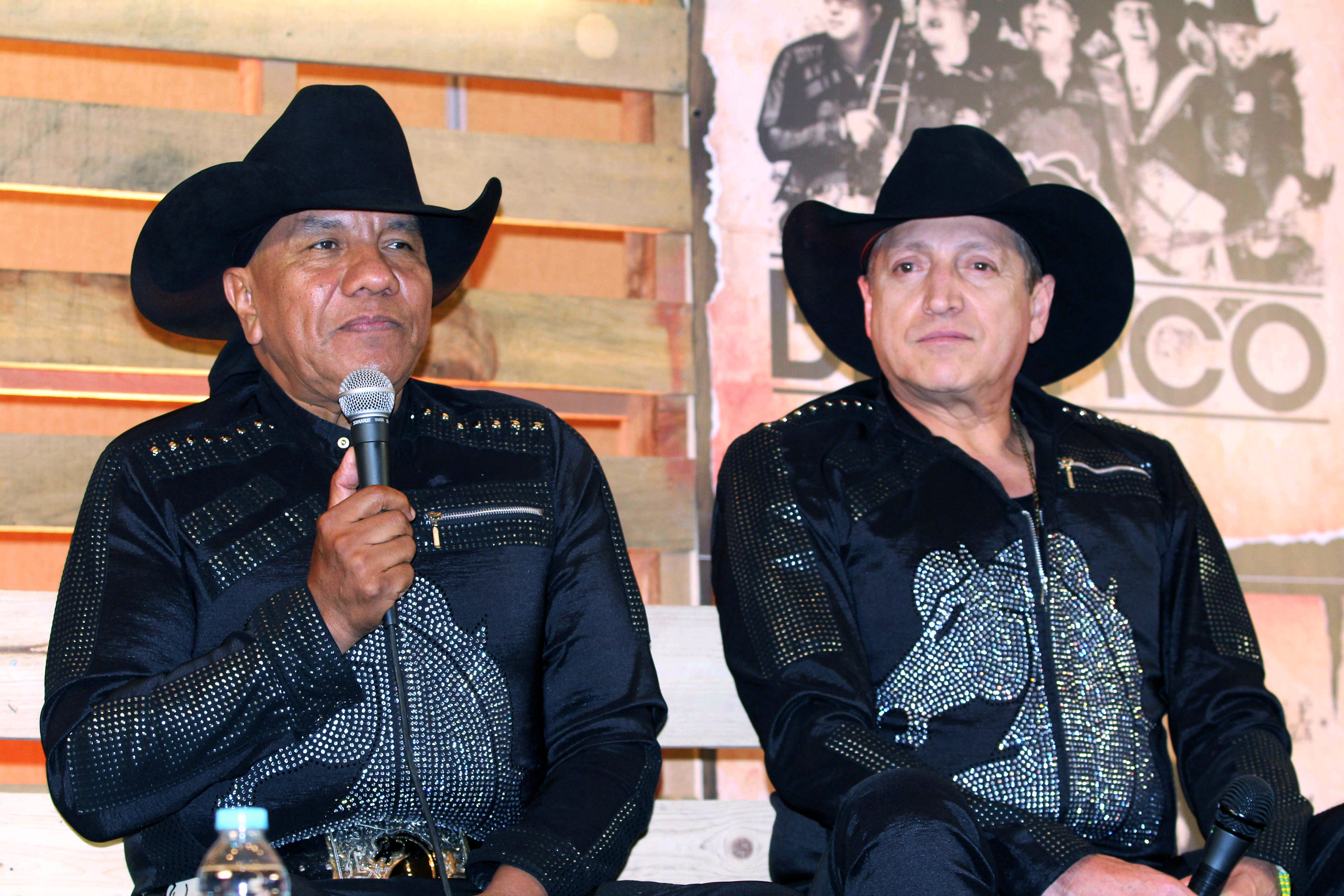 Mientras Ramiro Delgado interpone demandas en contra de Bronco, Lupe Esparza  dice que en los grupos "no hay amigos" | Univision Famosos | Univision