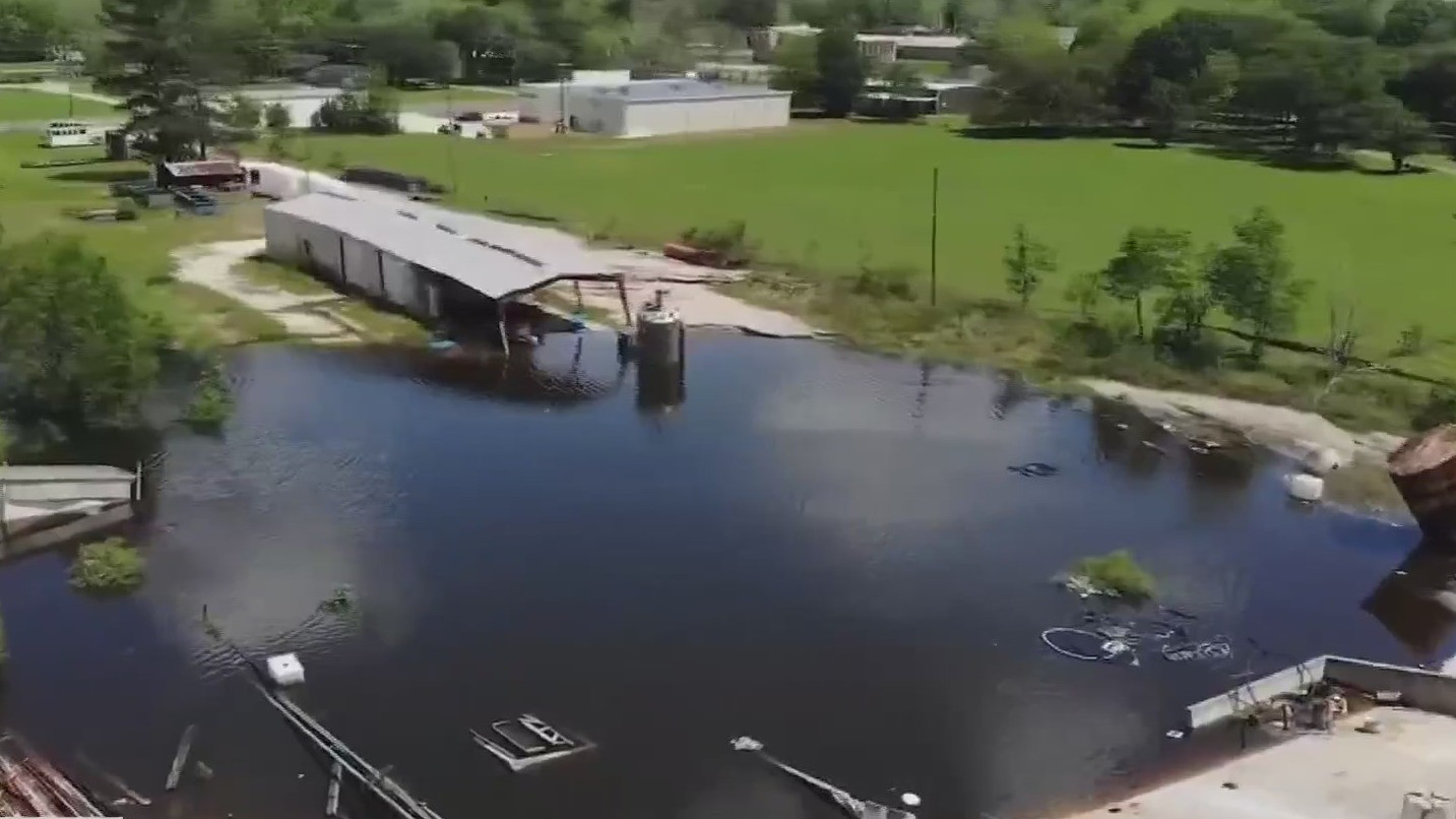 Enorme socavón se expande en una zona de Daisetta, Texas, y pone en