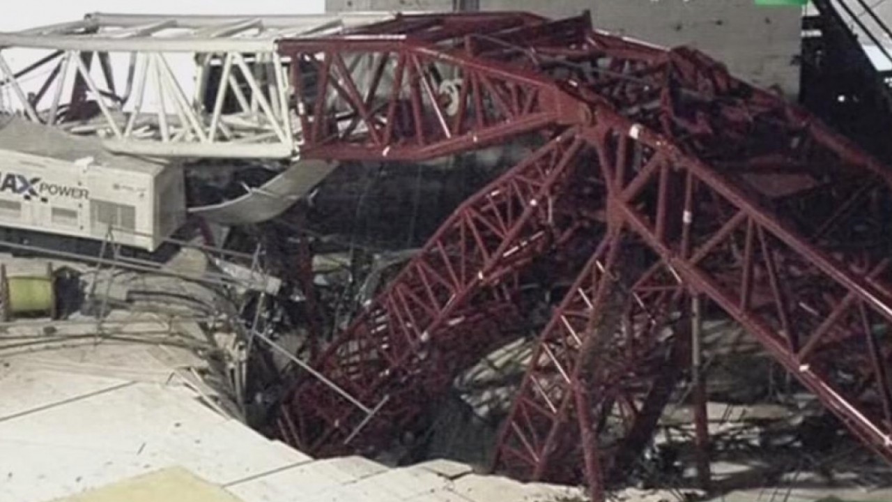 Más de un centenar de muertos al caer una grúa en la mezquita de La