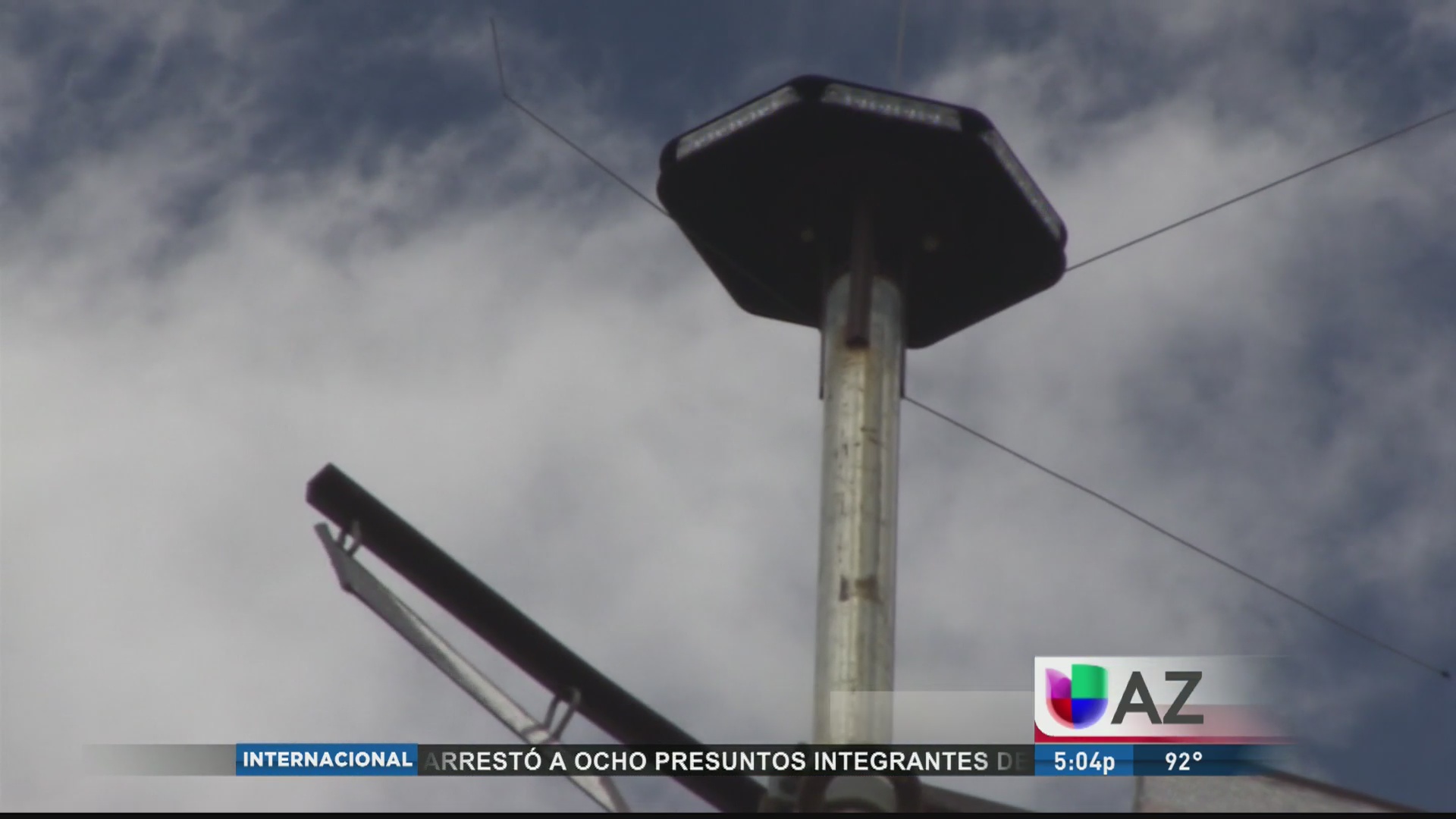 Cómo funcionan las torres de rescate en la frontera Video Univision