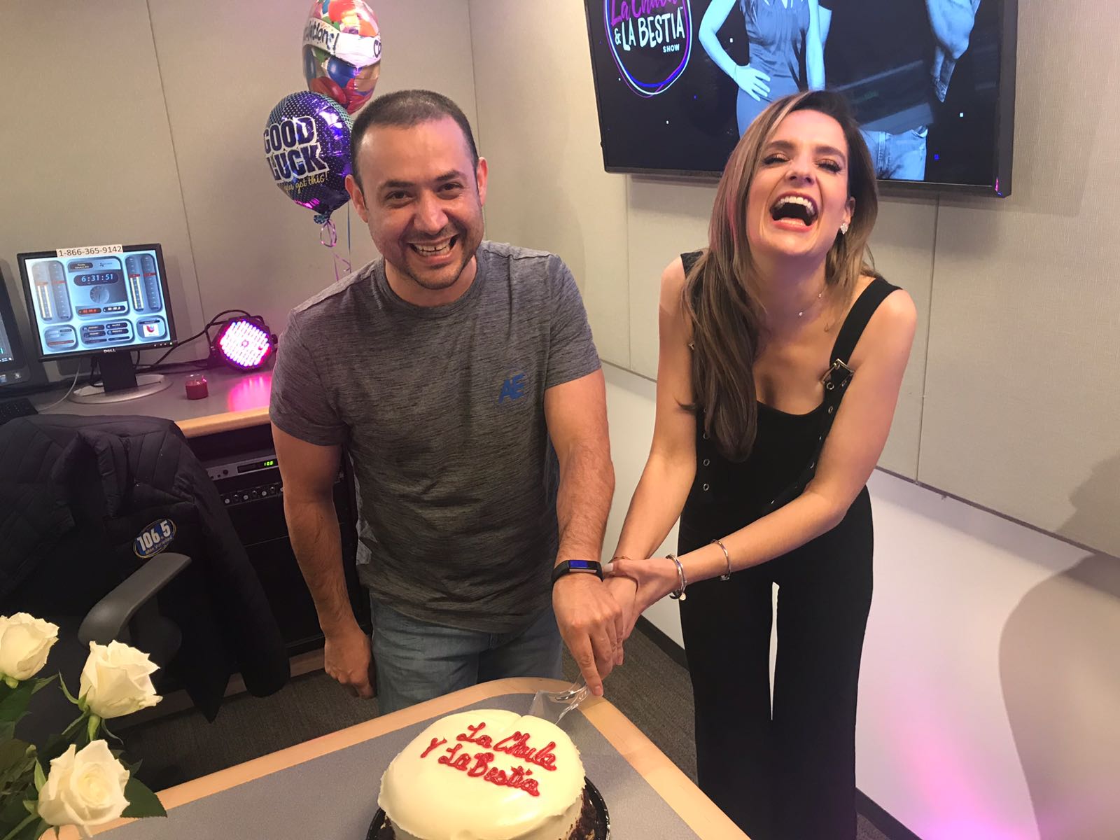 En Fotos La Chula Y La Bestia Recuerdan Su Primer Show Al Aire Fotos La Chula Y La Bestia Univision Radio Univision