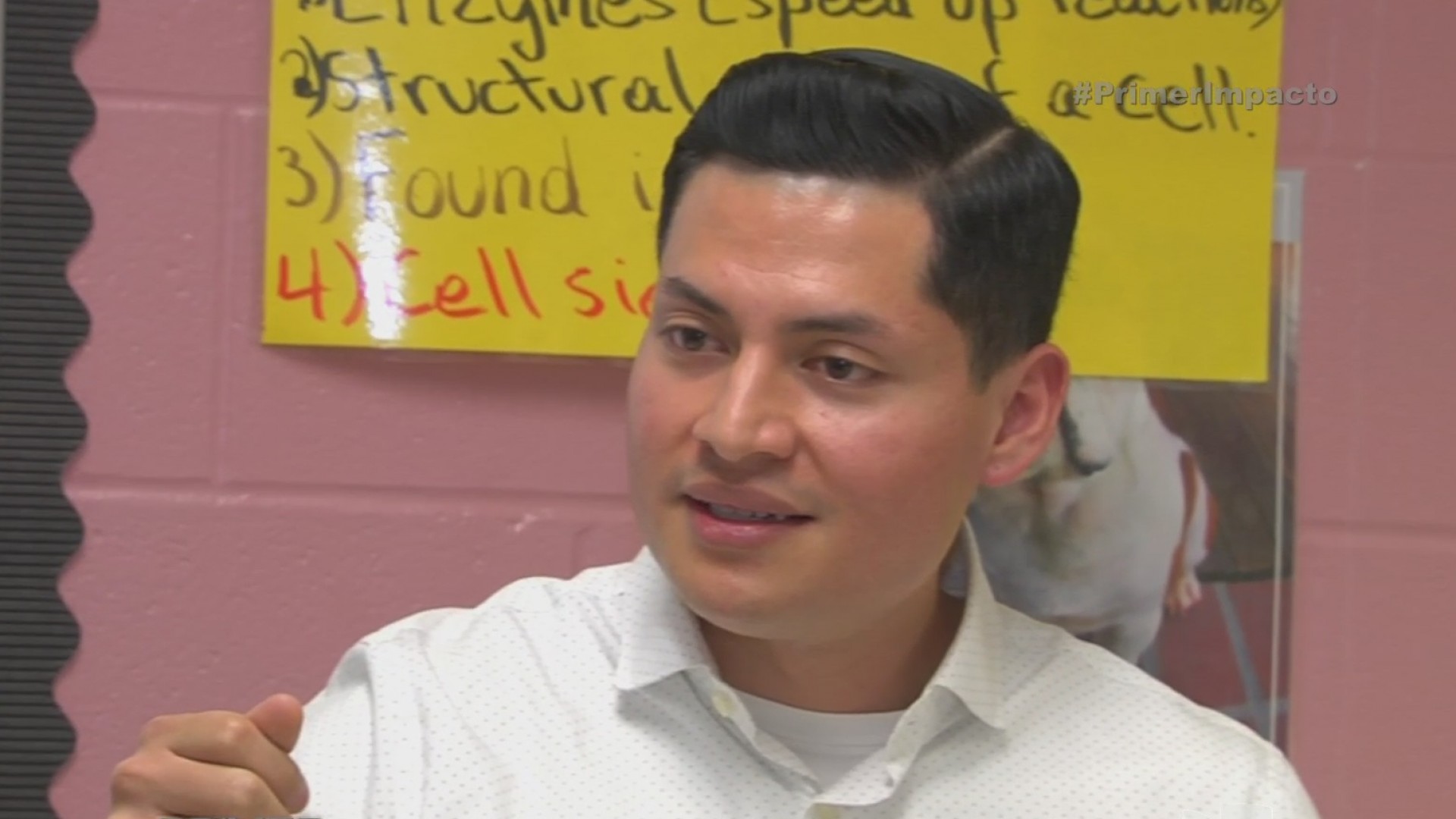 Maestro de Impacto recibe un regalo muy especial Shows Primer Impacto