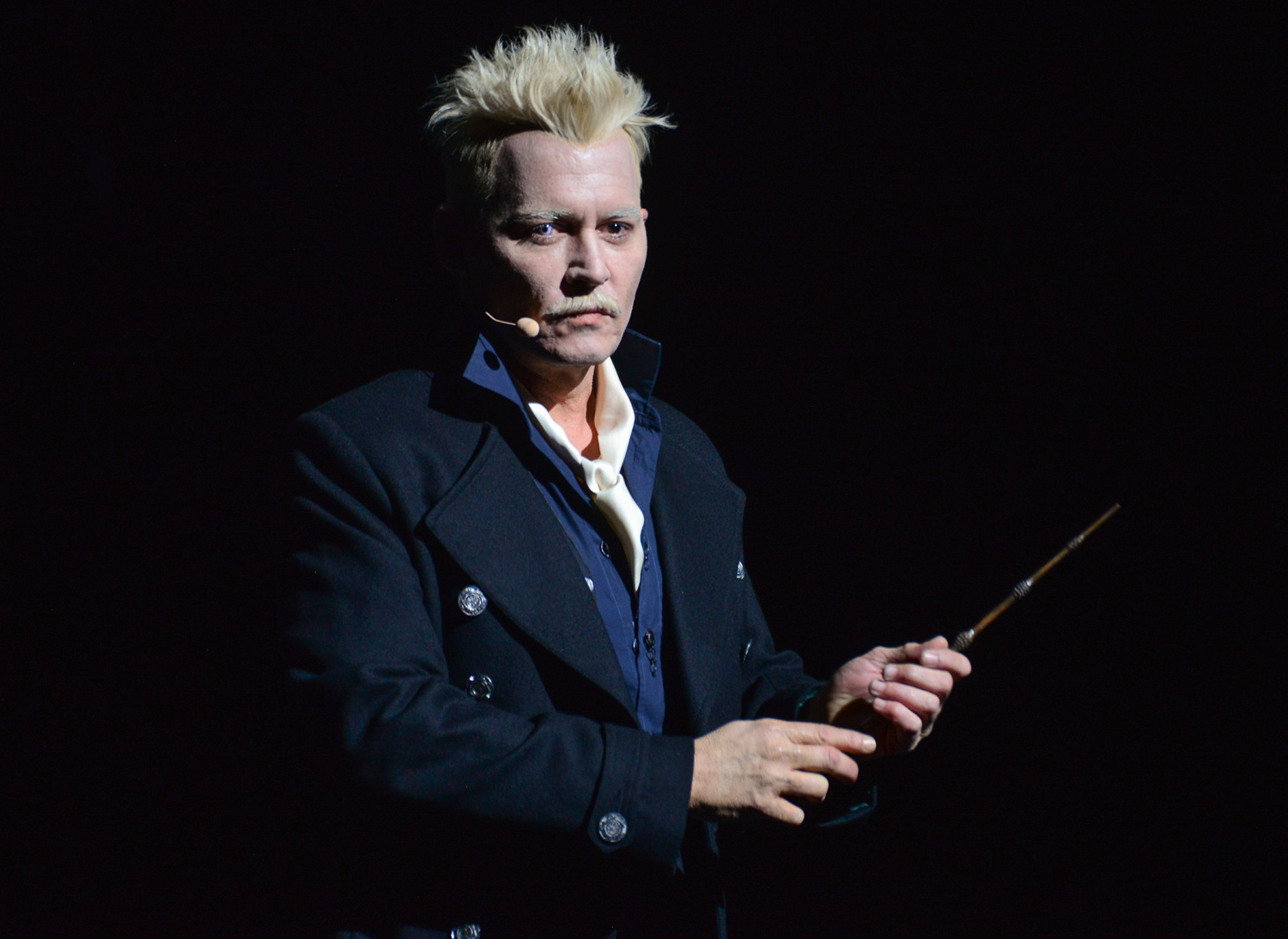Johnny Depp aparece como 'Grindelwald’ en la Comic Con | Las Estrellas ...