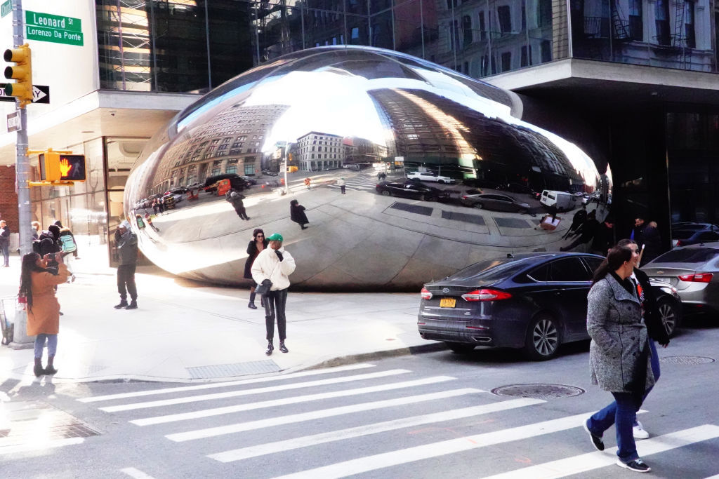 Develan escultura similar al popular 'the bean' de Chicago en Nueva