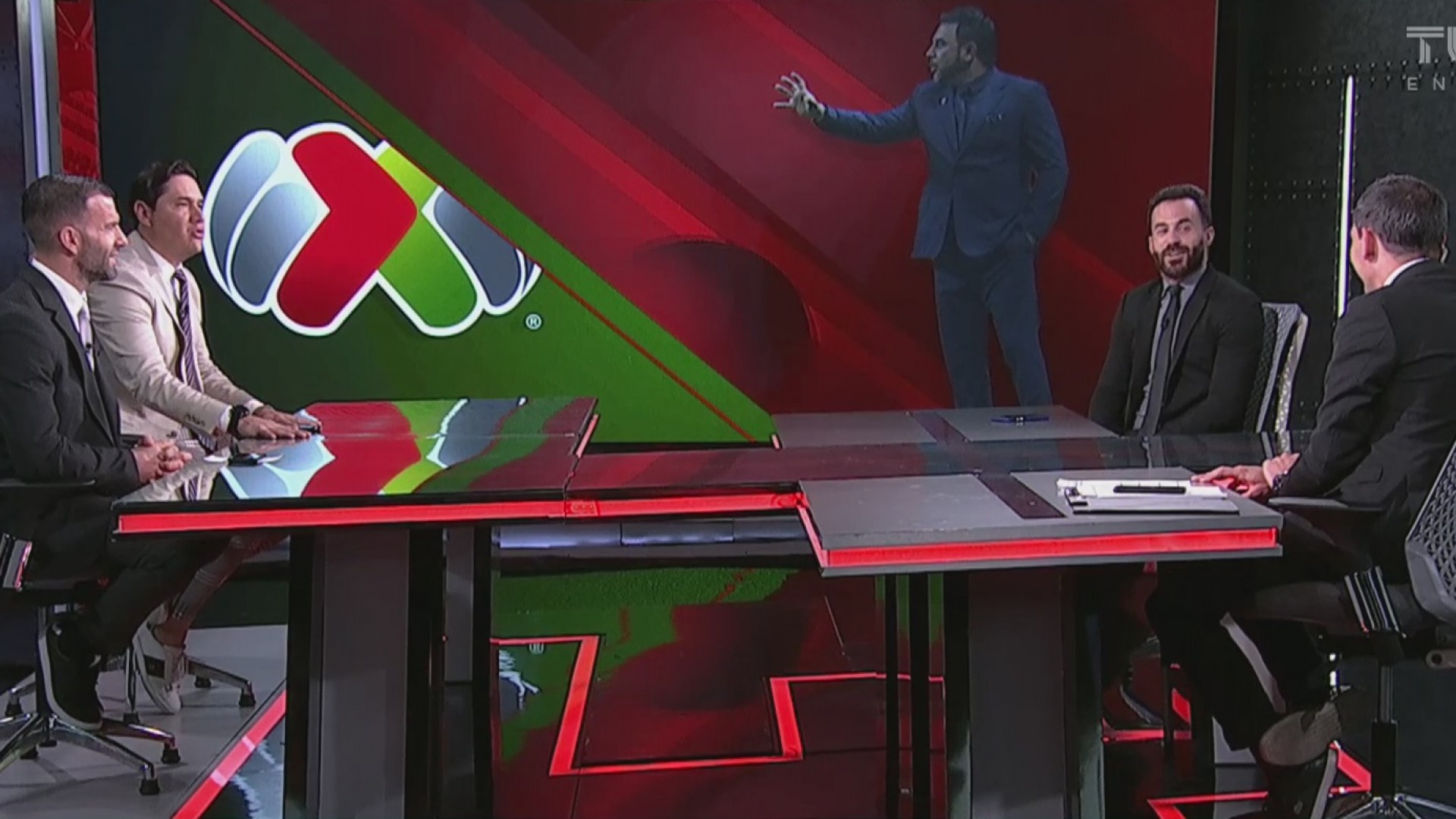 Línea de cuatro Moisés Muñoz, Alex