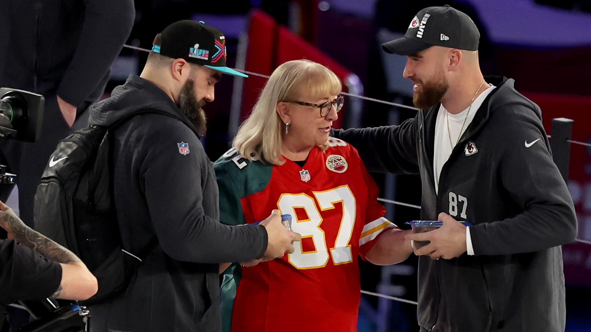 Super Bowl 2023 Madre Jason y Travis Kelce presume su peculiar calzado TUDN NFL TUDN