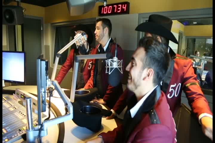 Calibre 50 visita a Más Variedad LA | Video | Univision 34 Los Angeles