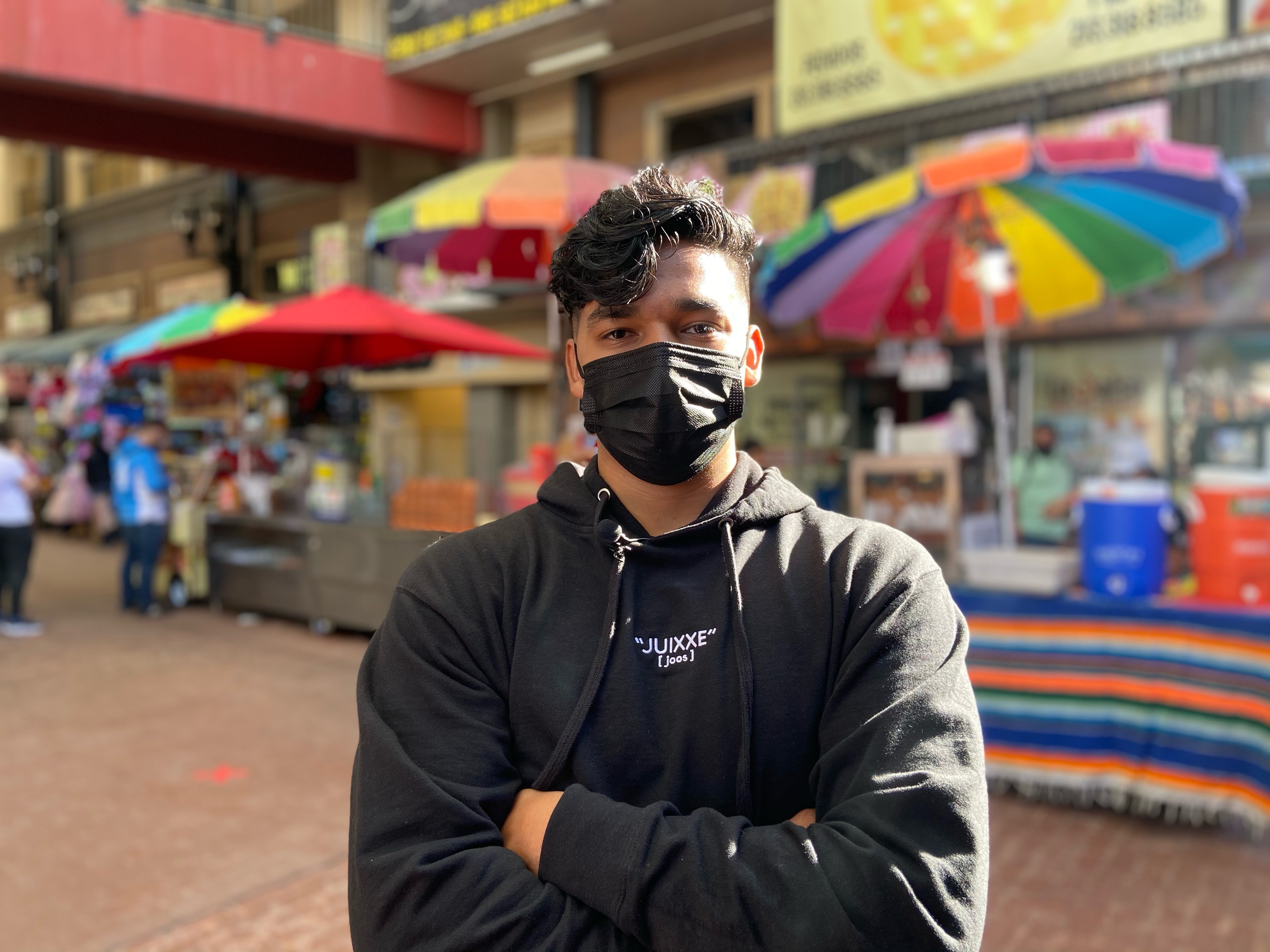 Jesús Moral, un Joven latino utiliza TikTok para entregar más de $80,000 a vendedores ambulantes en las calles de California | Univision 34 Los Angeles KMEX | Univision