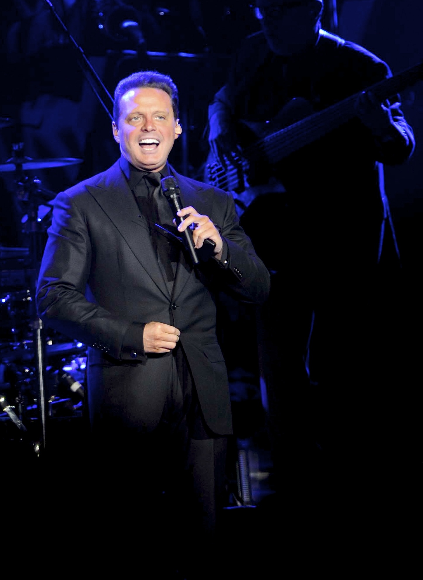 Captan a Luis Miguel viajando en