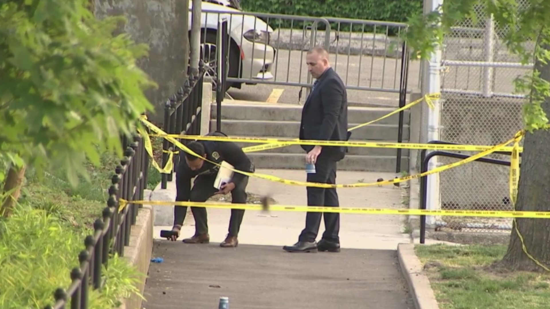 Un niño de 13 años es baleado en la cabeza en Staten Island | Video