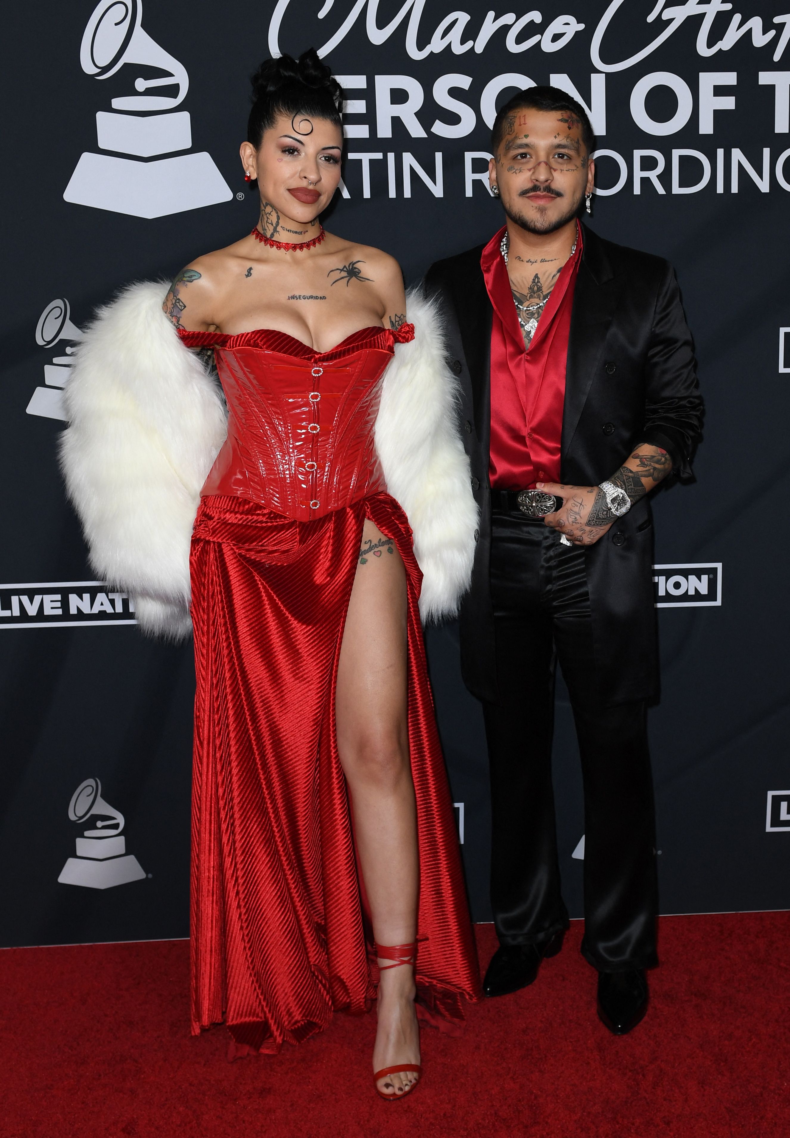 Latin GRAMMY 2022: Christian Nodal y Cazzu desfilan como pareja en ...