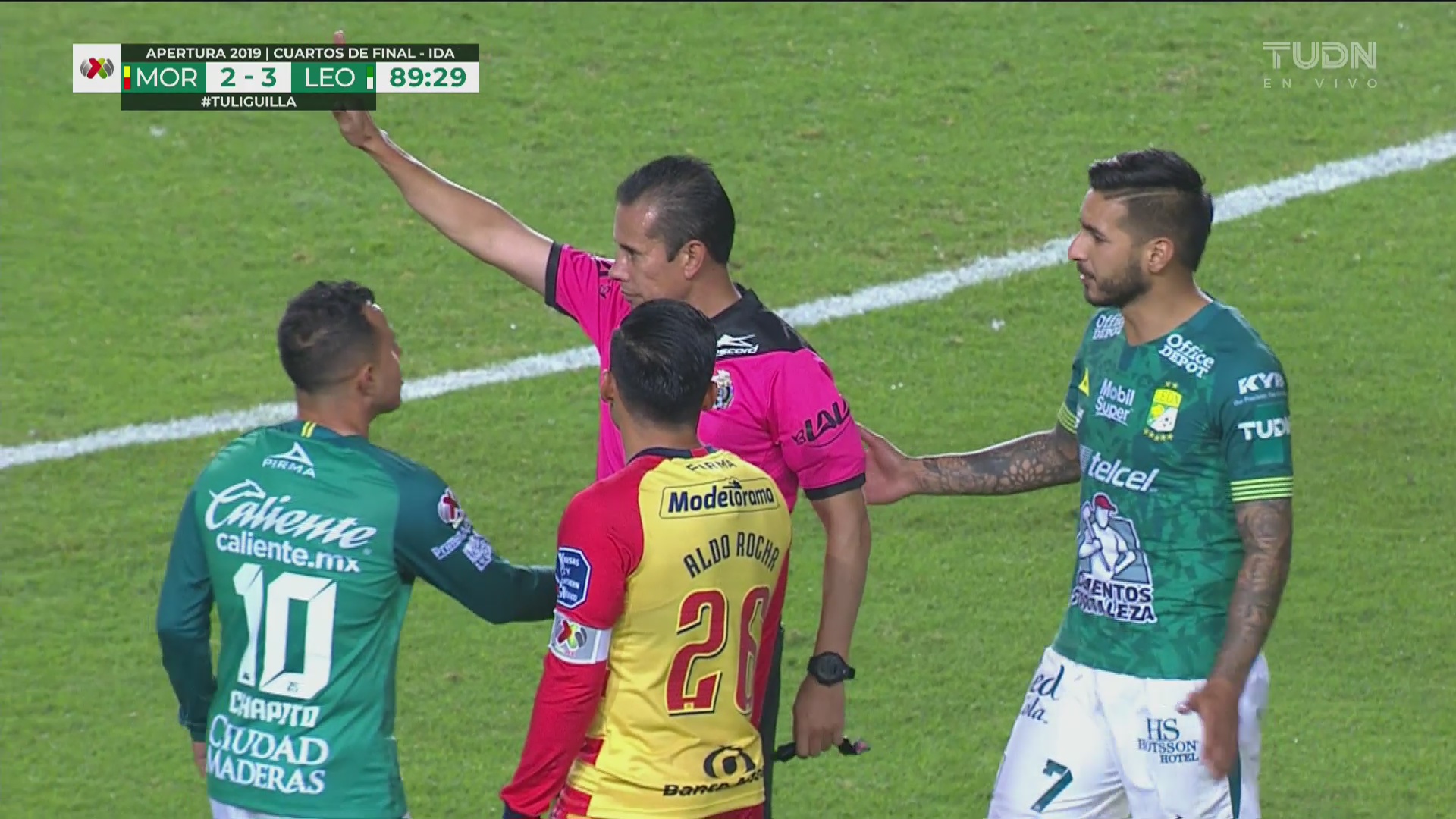 Morelia vs León Se pausa un par de minutos el juego debido al grito
