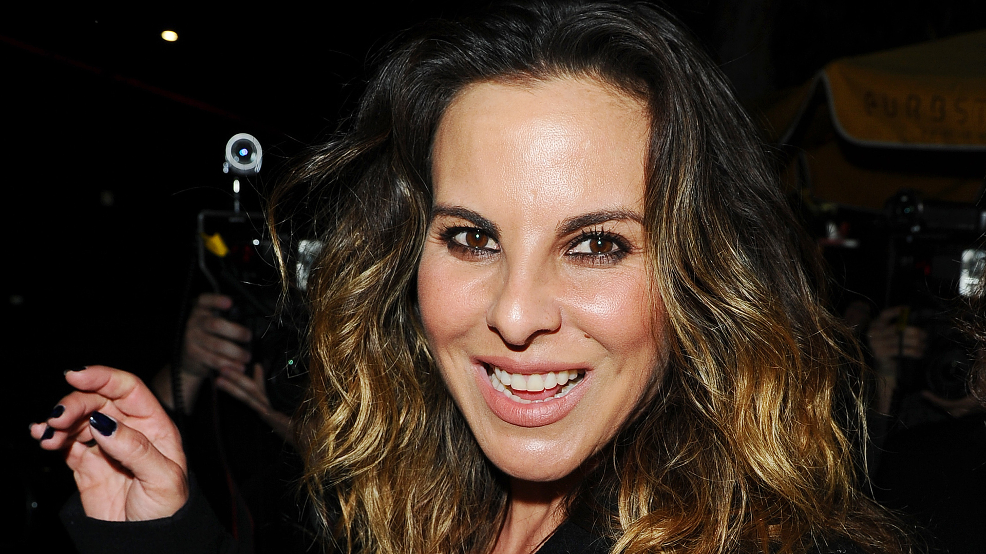 Kate del Castillo brinda por su triunfo, el tequila 'Honor' es una realidad Shows Despierta