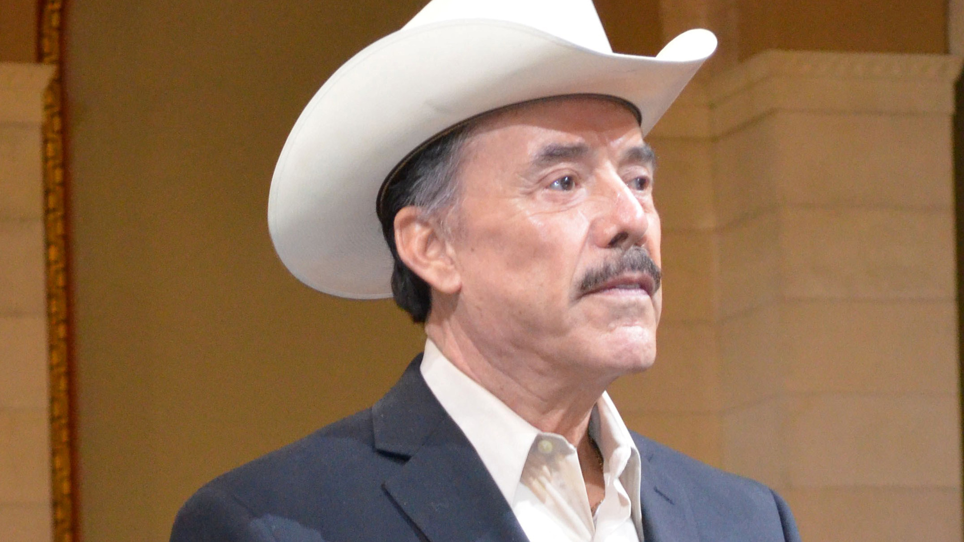 Pedro Rivera explicó lo que está pasando con los discos en inglés de