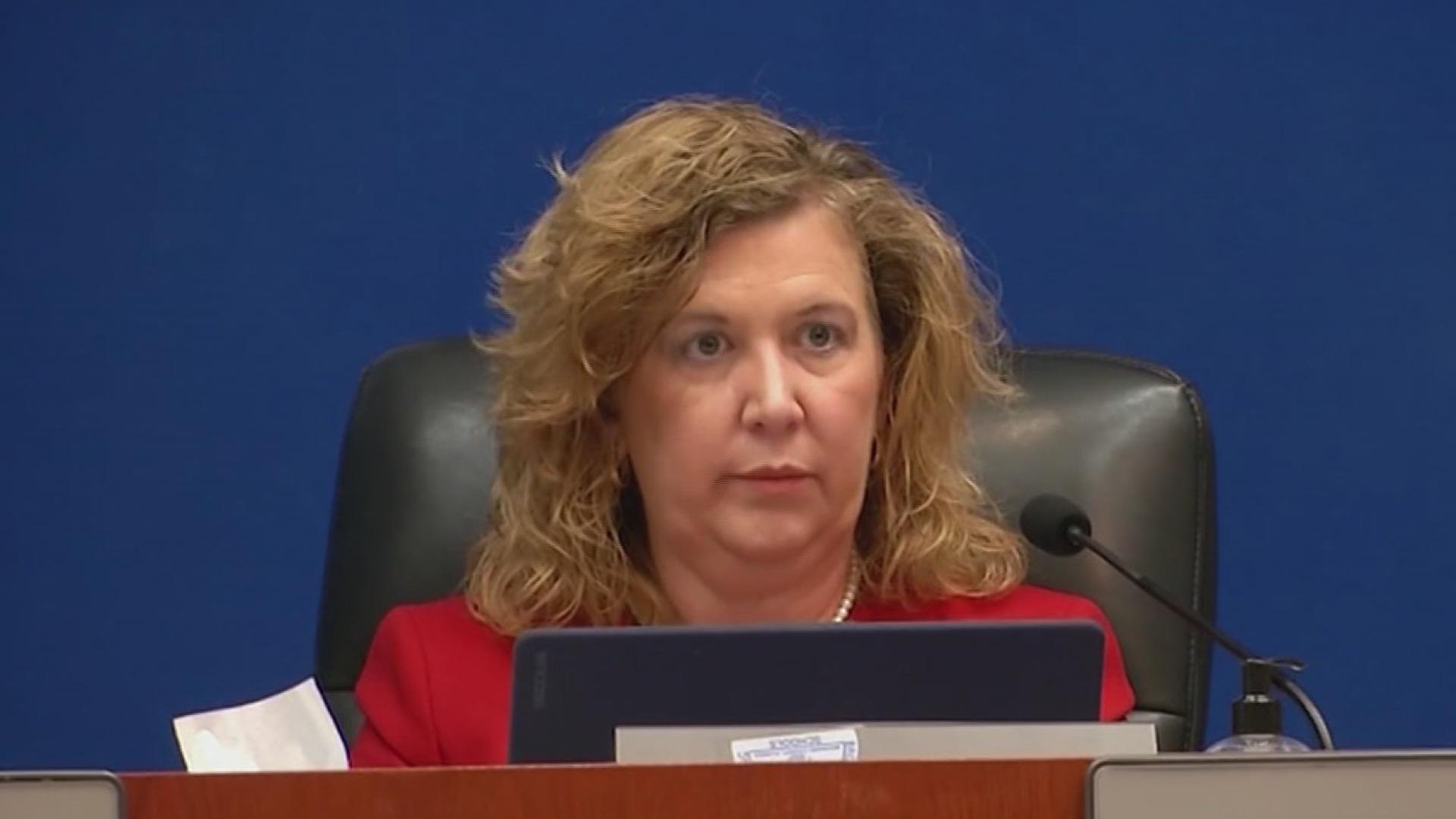 Confirman el despido a la superintendente del distrito escolar de