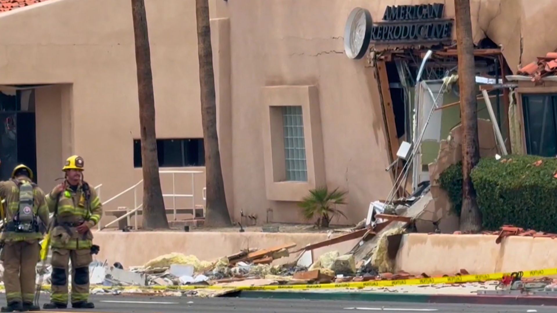 Fuerte explosión afuera de clínica de reproducción en Palm Springs