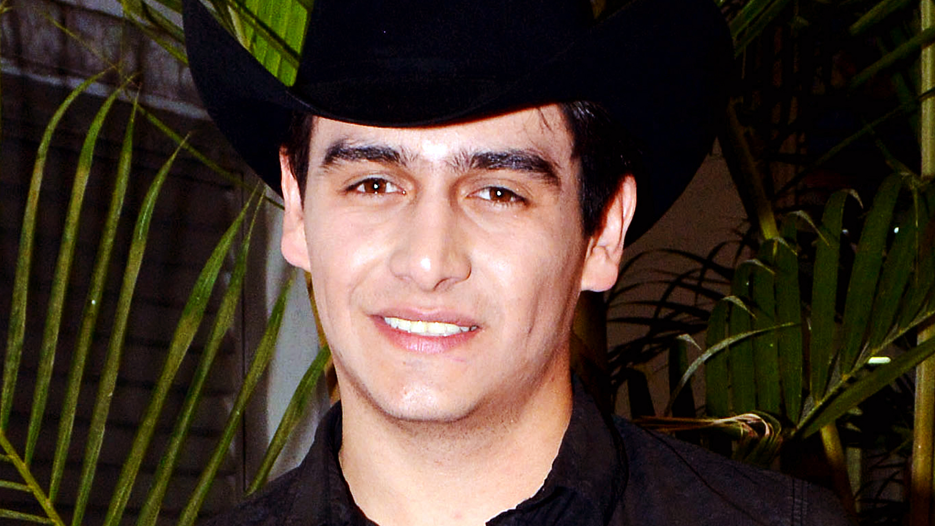 Julian Figueroa Se Entero De Que Seria Papa Cuando Su Novia Tenia Seis Meses De Embarazo Famosos Univision