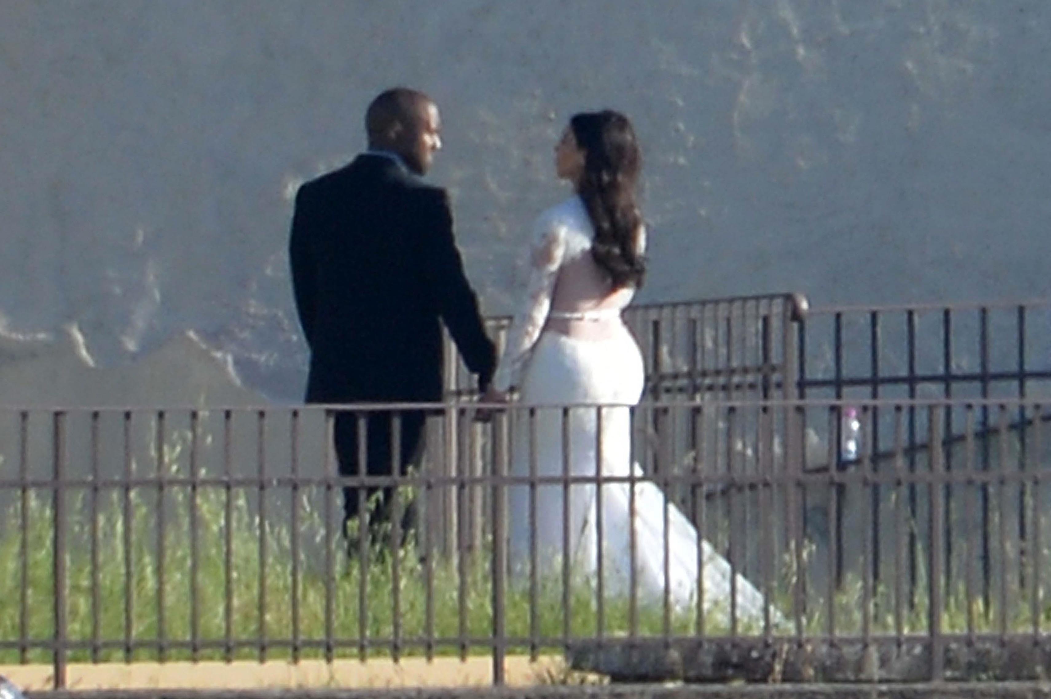 Las bodas de las hermanas Kardashian en fotos: así han sido las ceremonias  de Kourtney, Kim y Khloe | Univision Famosos | Univision, image size:3421x2277