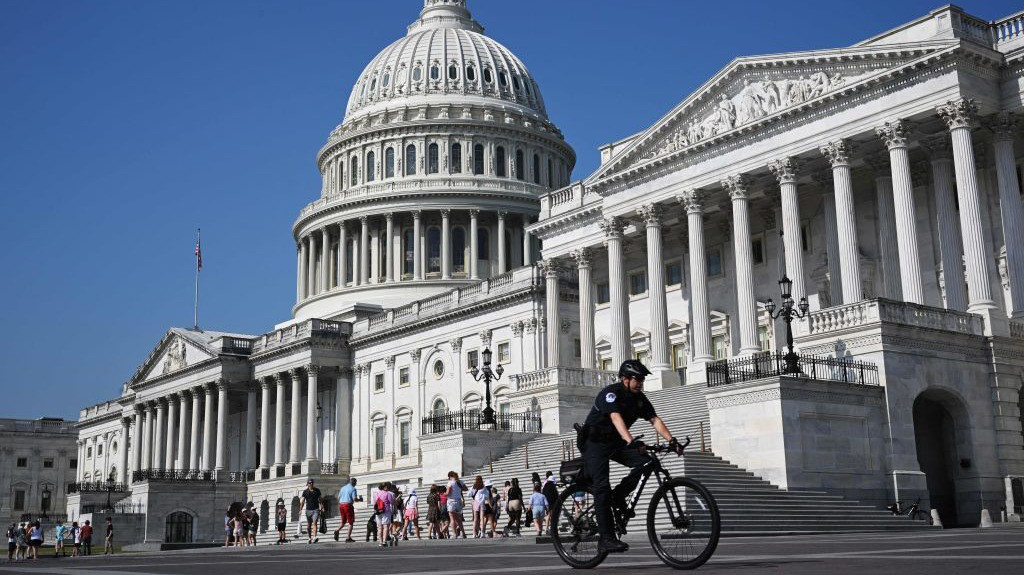 Fitch Ratigs baja la calificación crediticia de Estados Unidos a AA+