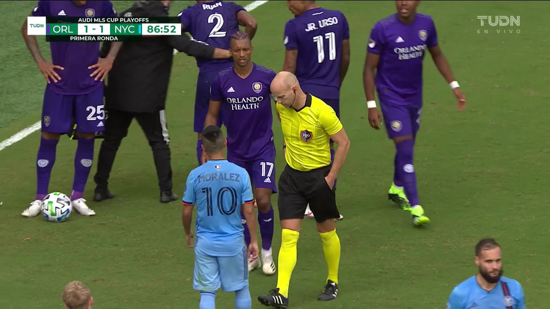 ¡Expulsión! El árbitro saca la roja directa a Ruan Gregório Teixeira