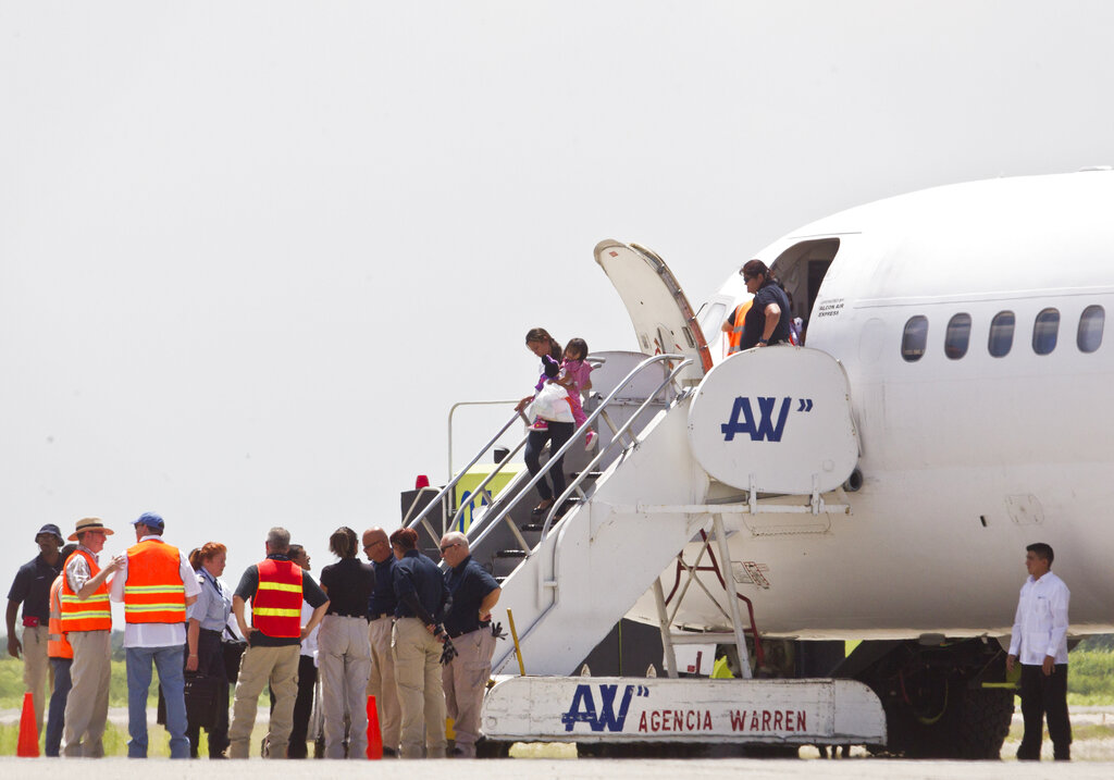 Voos de ‘Autodeportação’ Facilitados pelo Governo dos EUA Aterrissam em Honduras e Colômbia Voos de ‘Autodeportação’ Facilitados pelo Governo dos EUA Aterrissam em Honduras e Colômbia