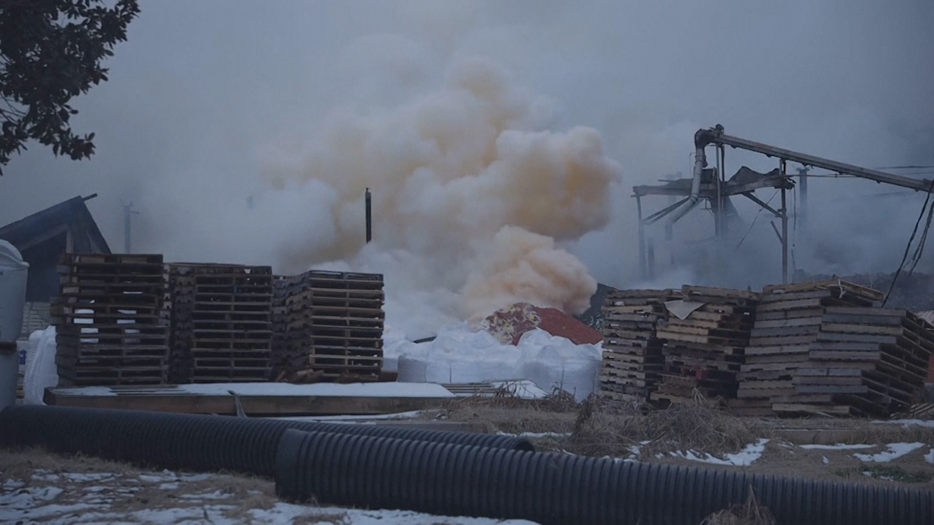 “Sacudió nuestra casa” así se vivió el incendio de la planta de fertilizantes Winston Weaver Co