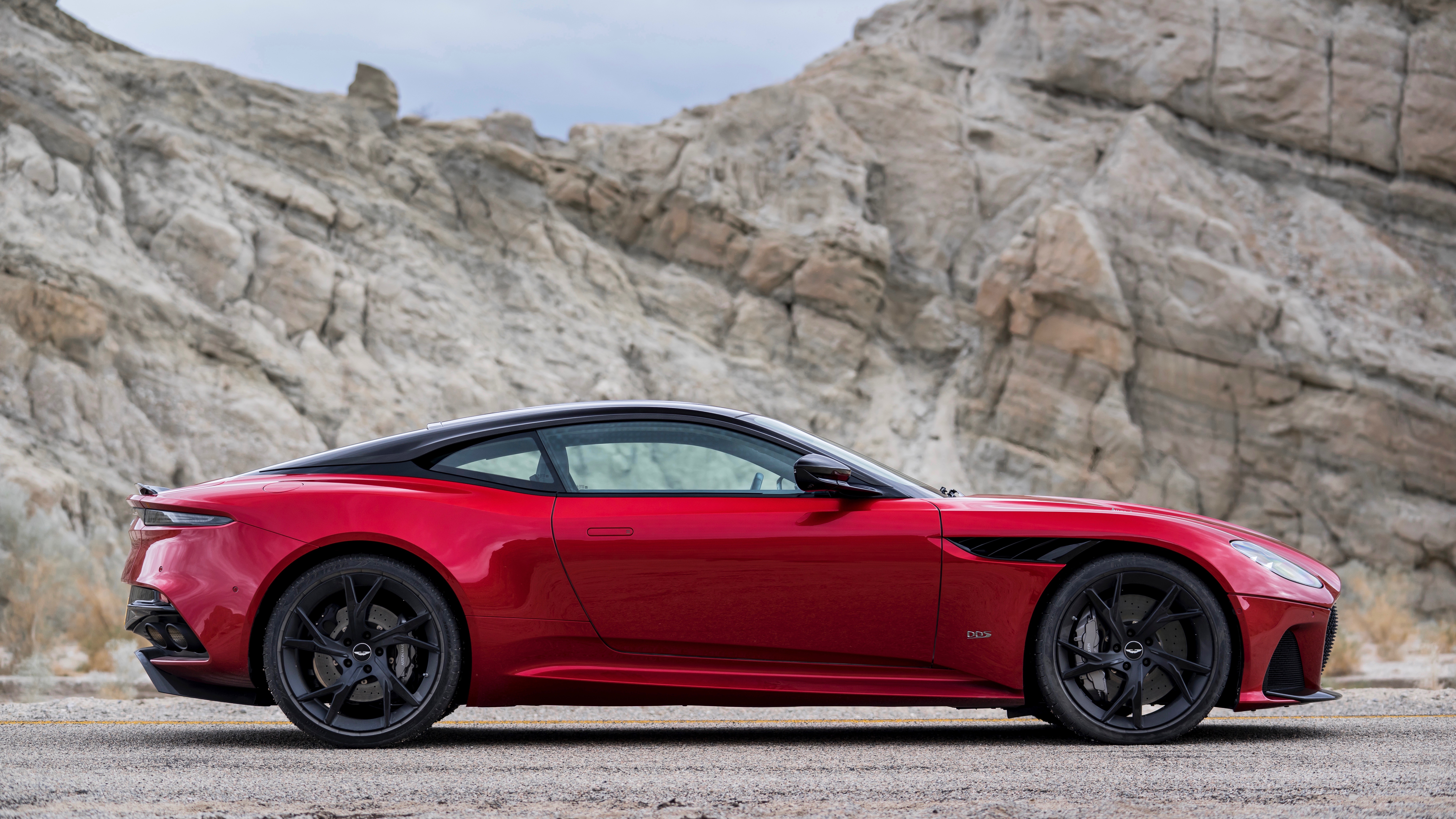 el aston martin dbs superleggera 2019 es un súper gran turismo de