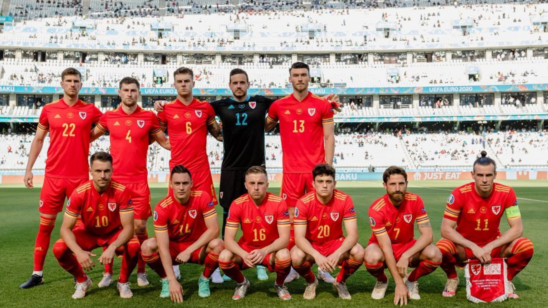 Gales se 'aloca' en foto oficial antes de jugar ante Suiza Deportes