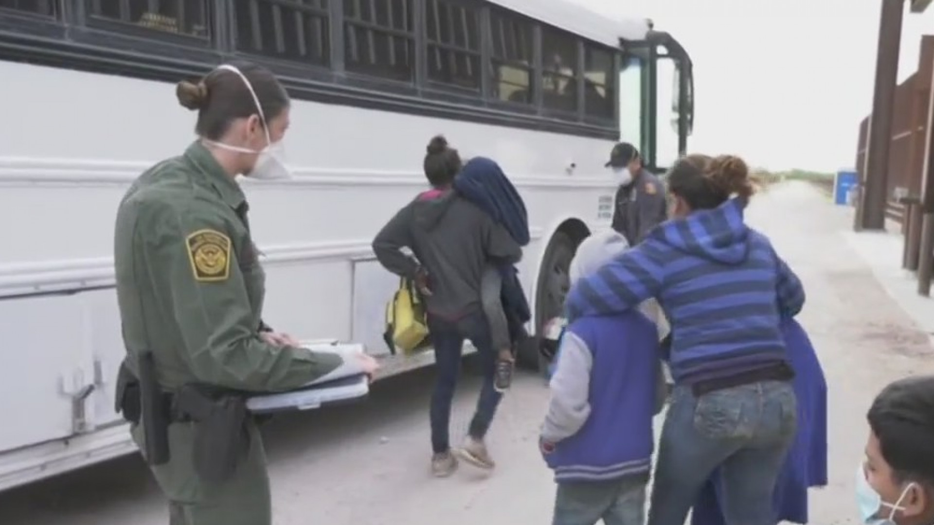 Más de 500 niñas inmigrantes no permanecen en centro de convenciones de San Diego