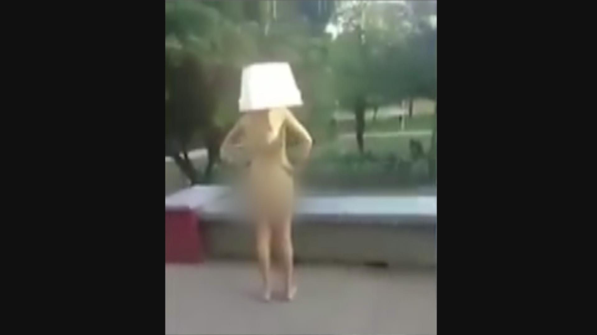 Identifican a #LadyHielera la mujer que se paseaba desnuda por un parque de  Culiacán | Noticias Univision Criminalidad | Univision