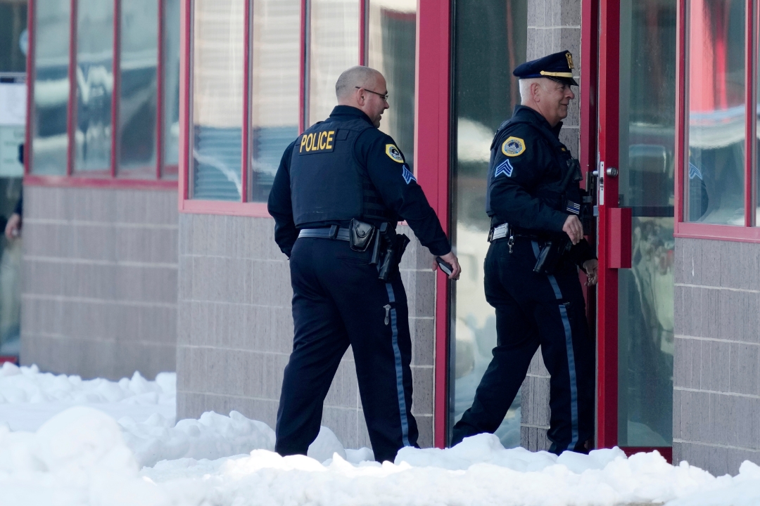 Tiroteo en escuela de Iowa deja al menos dos estudiantes muertos