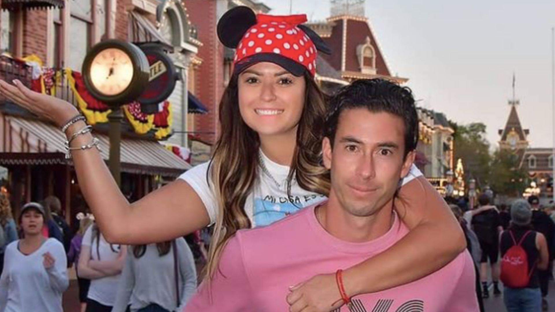 El esposo de Mariana Echeverría, Oscar Jiménez, la sorprendió con un