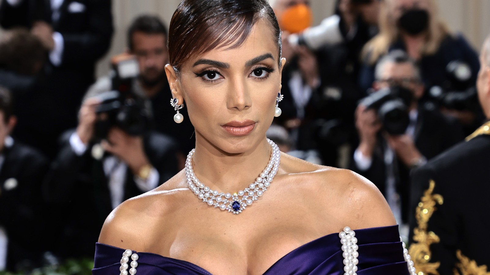 Look de Anitta no MET Gala representa tema da festa e encanta com